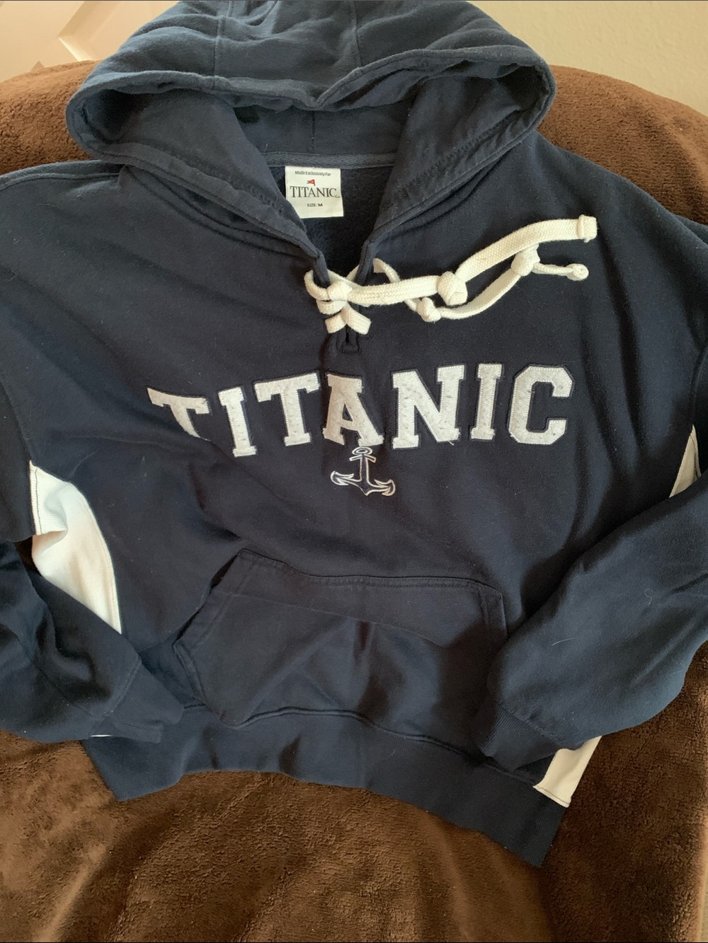 Titanic hoodie-Navy Blue & White
Men/Women size Medium 👍🏻
Rarely Worn